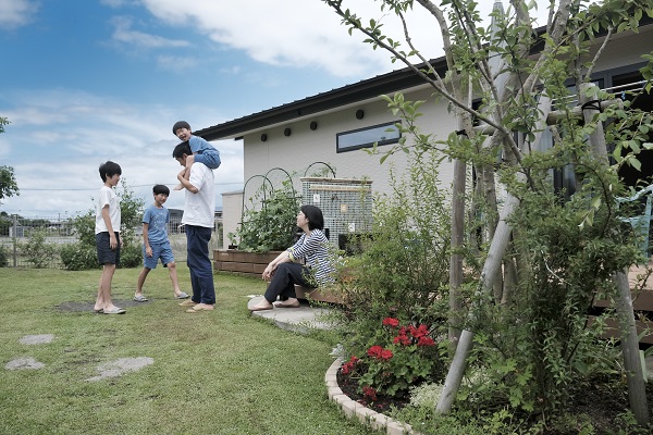 お客さまのお庭から(鹿児島県Nさま/壁付け式)
